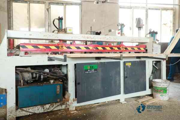 江西室內(nèi)運(yùn)動(dòng)木地板施工隊(duì)