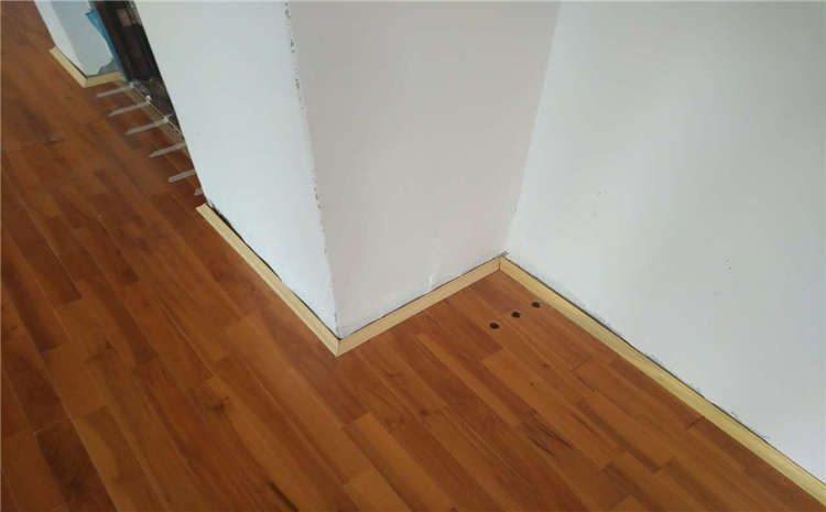 大型風(fēng)雨操場(chǎng)實(shí)木運(yùn)動(dòng)地板哪家專業(yè)