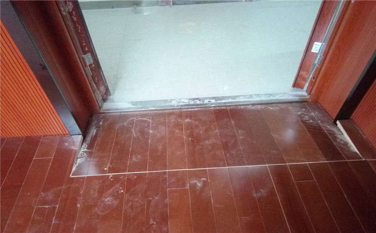 大型風(fēng)雨操場(chǎng)實(shí)木運(yùn)動(dòng)地板哪家專業(yè)