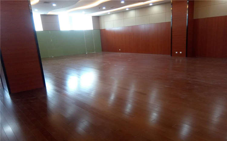 松木舞臺(tái)實(shí)木地板批發(fā)價(jià)格