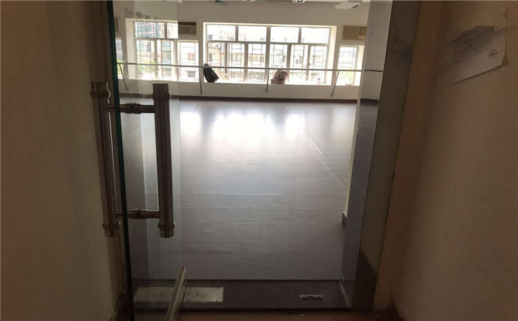 橡膠木運(yùn)動(dòng)籃球地板報(bào)價(jià)