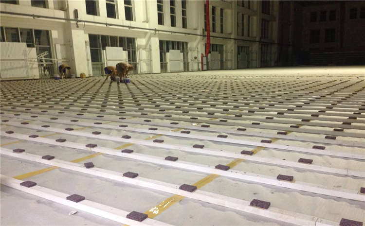 俄勒岡松羽毛球館木地板怎么翻新？