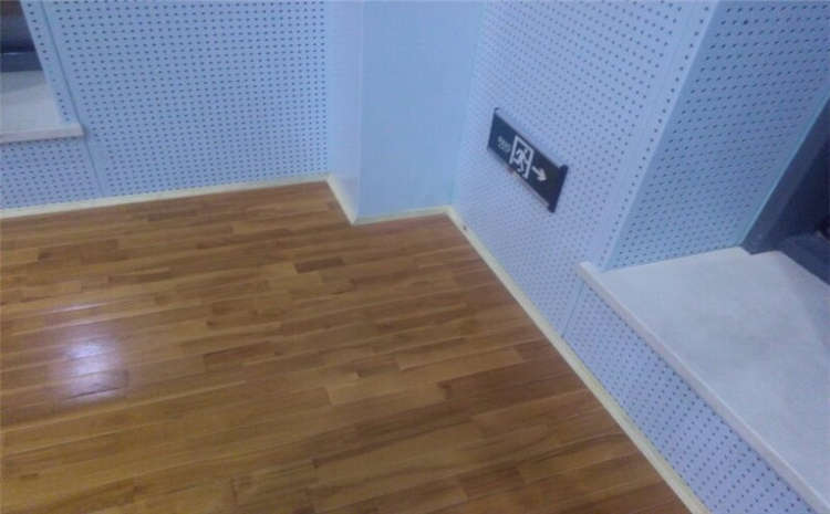 拼接板籃球運動地板怎么翻新？